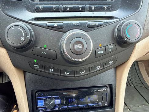 Used 2004 Honda Accord LX image 40