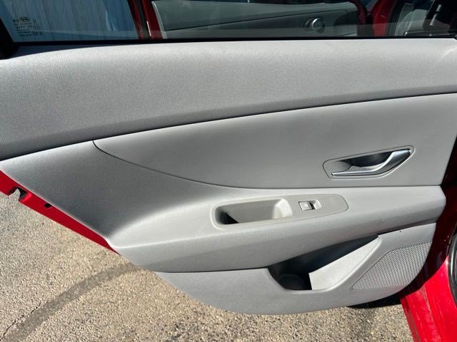 Used 2023 Hyundai Elantra SEL FWD image 35