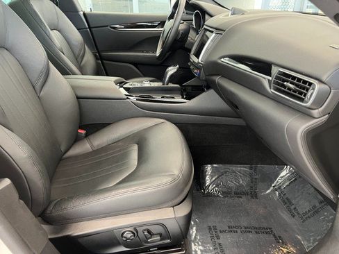 Used 2020 Maserati Levante AWD/4WD image 13