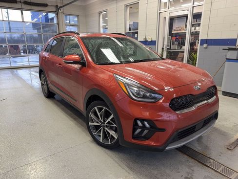 Used 2020 Kia Niro Touring image 2