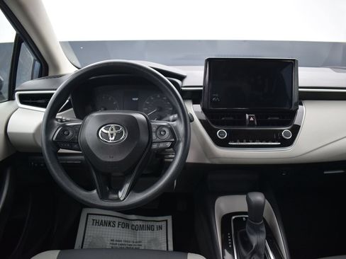 Used 2025 Toyota Corolla LE FWD image 14
