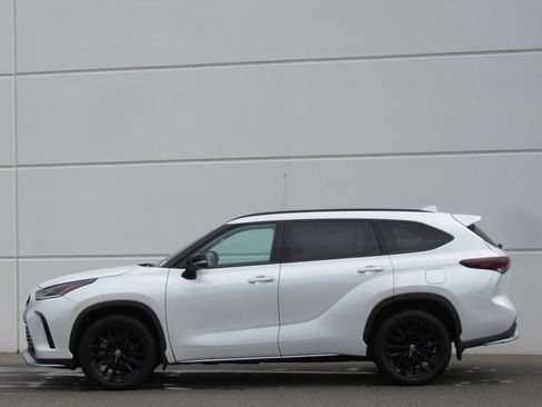 Used 2024 Toyota Highlander XSE AWD/4WD image 4