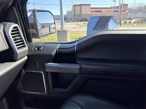 Used 2018 Ford F150 Platinum w/ Equipment Group 701A Luxury image 23