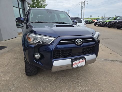 Used 2020 Toyota 4Runner TRD Off-Road Premium w/ Moonroof Package AWD/4WD image 17