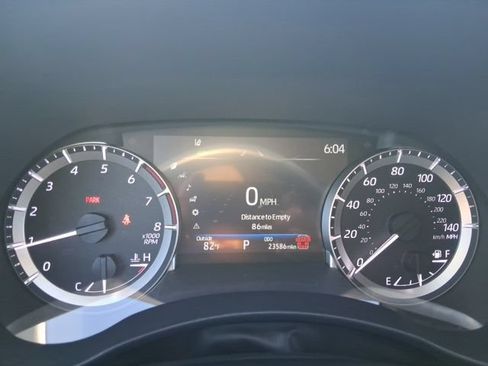 Used 2024 Toyota Highlander XLE AWD/4WD image 20
