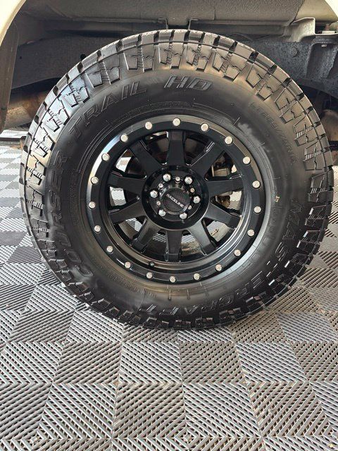 Used 2021 Nissan Frontier SV w/ Midnight Edition Floor Mats AWD/4WD image 13