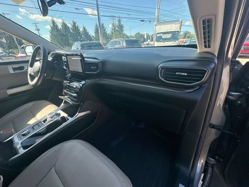 Used 2023 Ford Explorer Limited w/ Equipment Group 301A AWD/4WD image 33