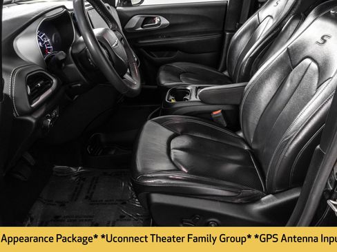 Used 2022 Chrysler Pacifica Touring-L w/ Uconnect Theater Family Group FWD image 7