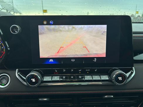 Used 2024 Chevrolet Colorado Z71 w/ Z71 Convenience Package 2 image 19