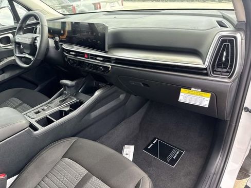 New 2026 Kia Sorento LX FWD image 17