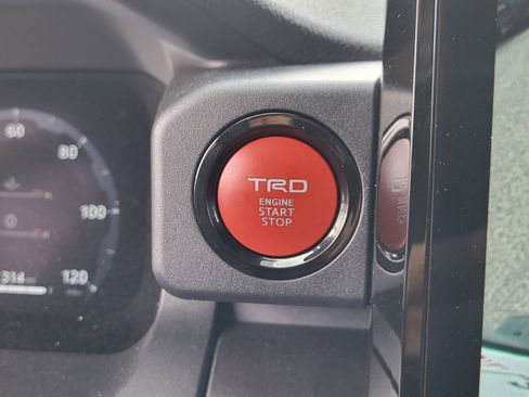 Certified 2025 Toyota 4Runner TRD Off-Road Premium image 33