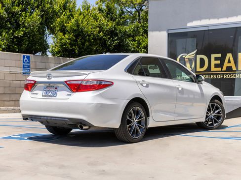Used 2015 Toyota Camry XSE FWD image 14