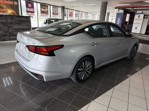 Used 2024 Nissan Altima 2.5 SV FWD image 6