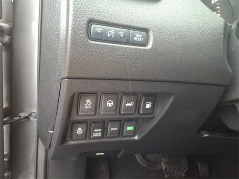 Used 2020 Nissan Rogue SL w/ Premium Package image 18