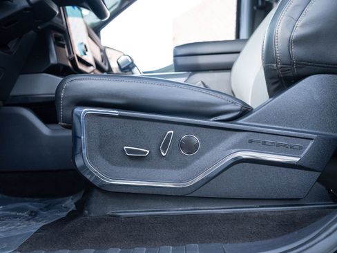 Used 2022 Ford F150 Lightning Lariat image 25