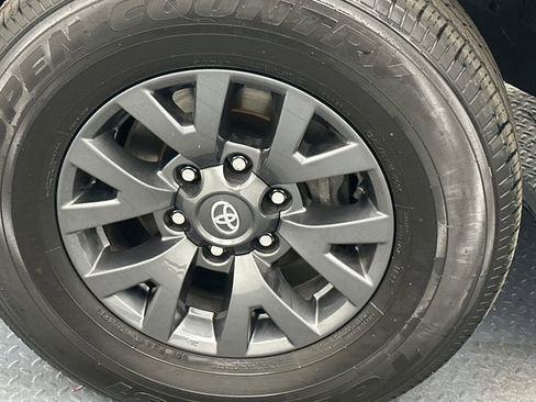 Certified 2023 Toyota Tacoma SR5 AWD/4WD image 19