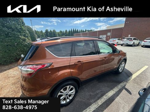 Used 2017 Ford Escape SE w/ Equipment Group 201A AWD/4WD image 9