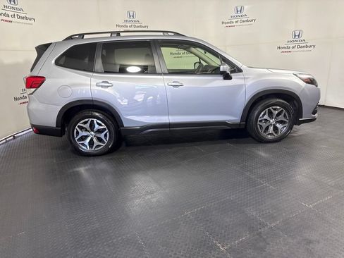 Used 2024 Subaru Forester Premium AWD/4WD image 3