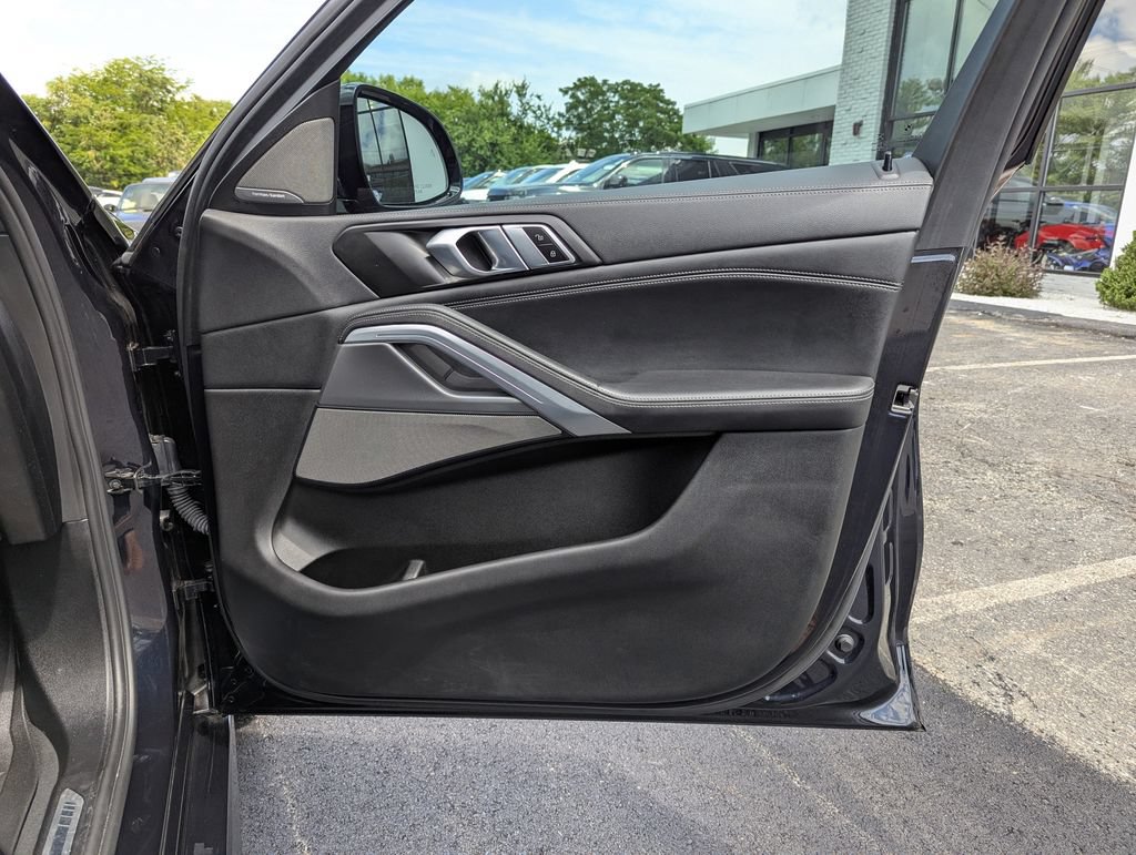 Used 2023 BMW X6 xDrive40i w/ M Sport Package AWD/4WD image 31