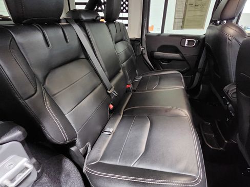 Used 2022 Jeep Wrangler Unlimited Sahara w/ Cold Weather Group AWD/4WD image 21