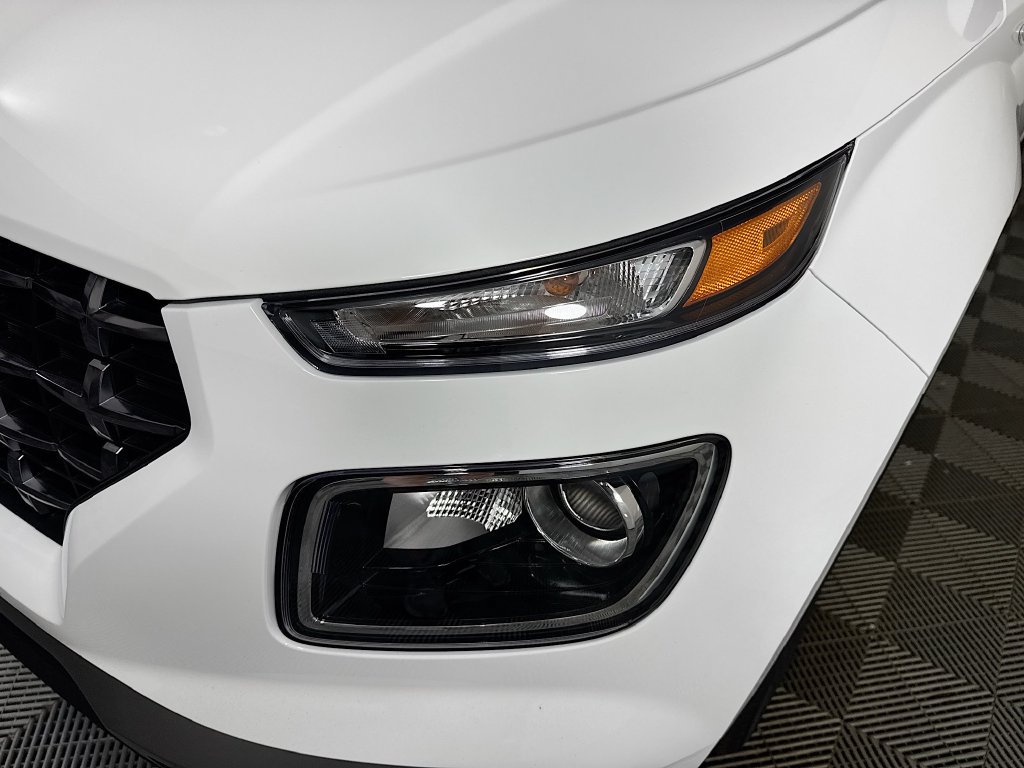 Used 2025 Hyundai Venue SEL FWD image 3