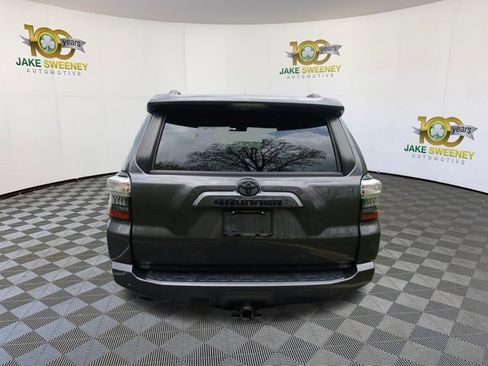 Used 2022 Toyota 4Runner SR5 Premium w/ Moonroof Package AWD/4WD image 9