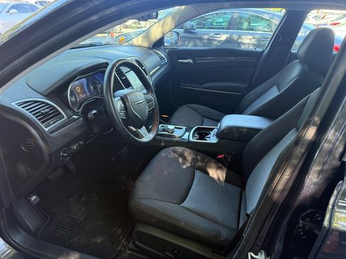 Used 2019 Chrysler 300 Touring w/ Sport Appearance Package RWD image 10