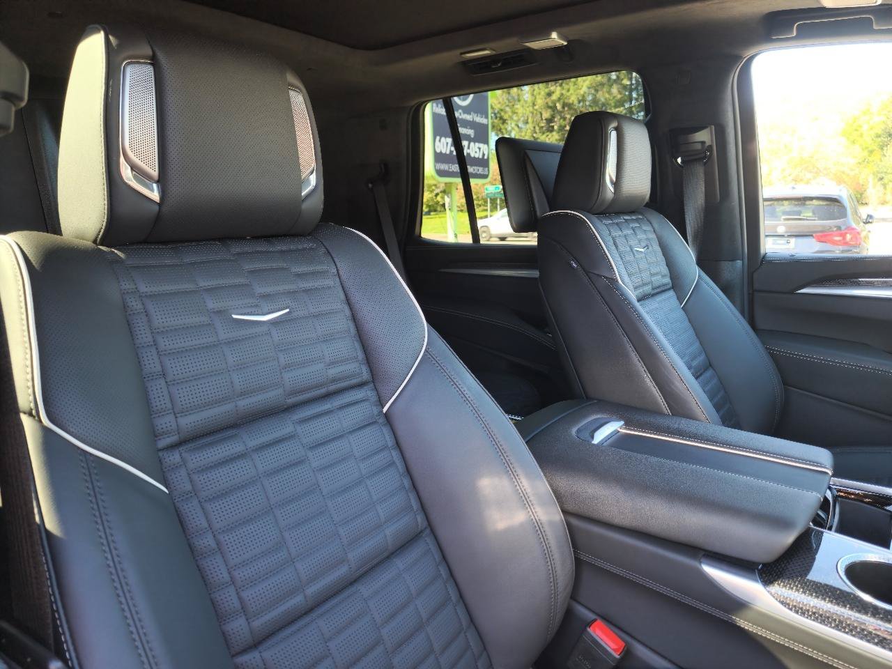 Used 2025 Cadillac Escalade V AWD/4WD image 27