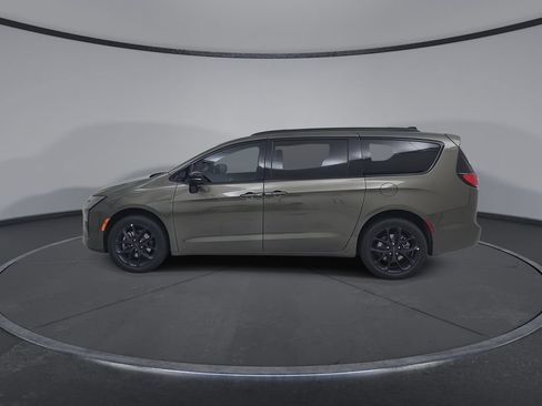 New 2027 Chrysler Pacifica Limited w/ Family Tech Group AWD/4WD image 9