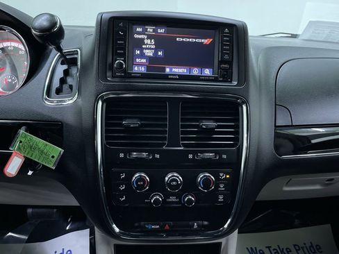 Used 2020 Dodge Grand Caravan SXT image 21