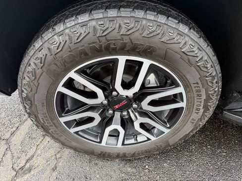 Used 2024 GMC Yukon AT4 AWD/4WD image 10