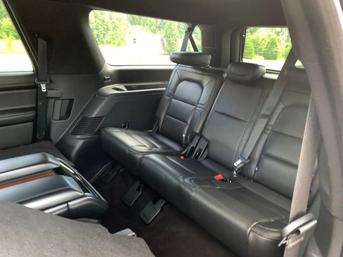 Used 2018 Lincoln Navigator L Reserve w/ Technology Package image 21