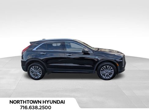 Used 2025 Cadillac XT4 Premium Luxury image 2