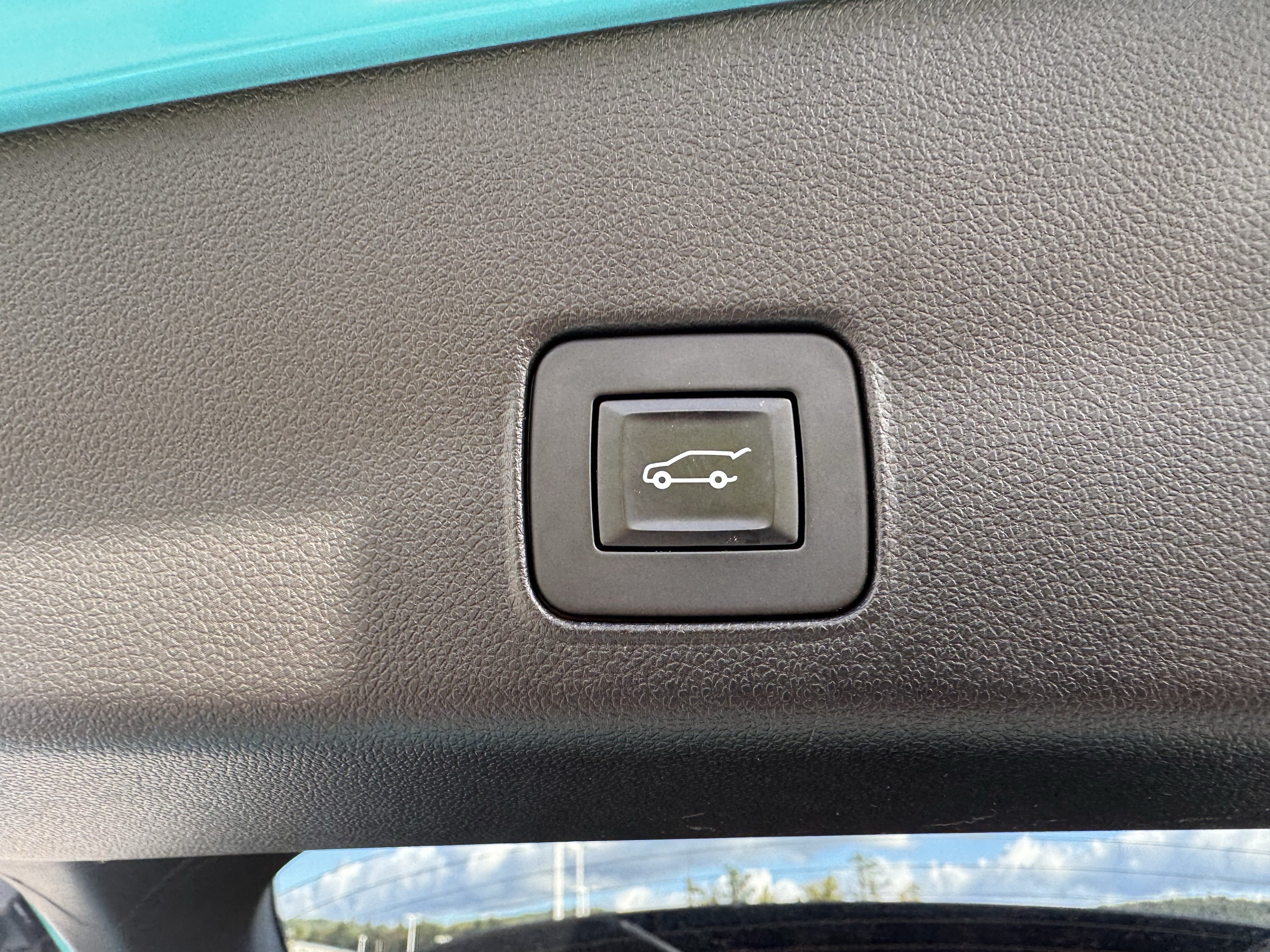 Used 2021 Chevrolet TrailBlazer RS w/ Sun and Liftgate Package AWD/4WD image 32