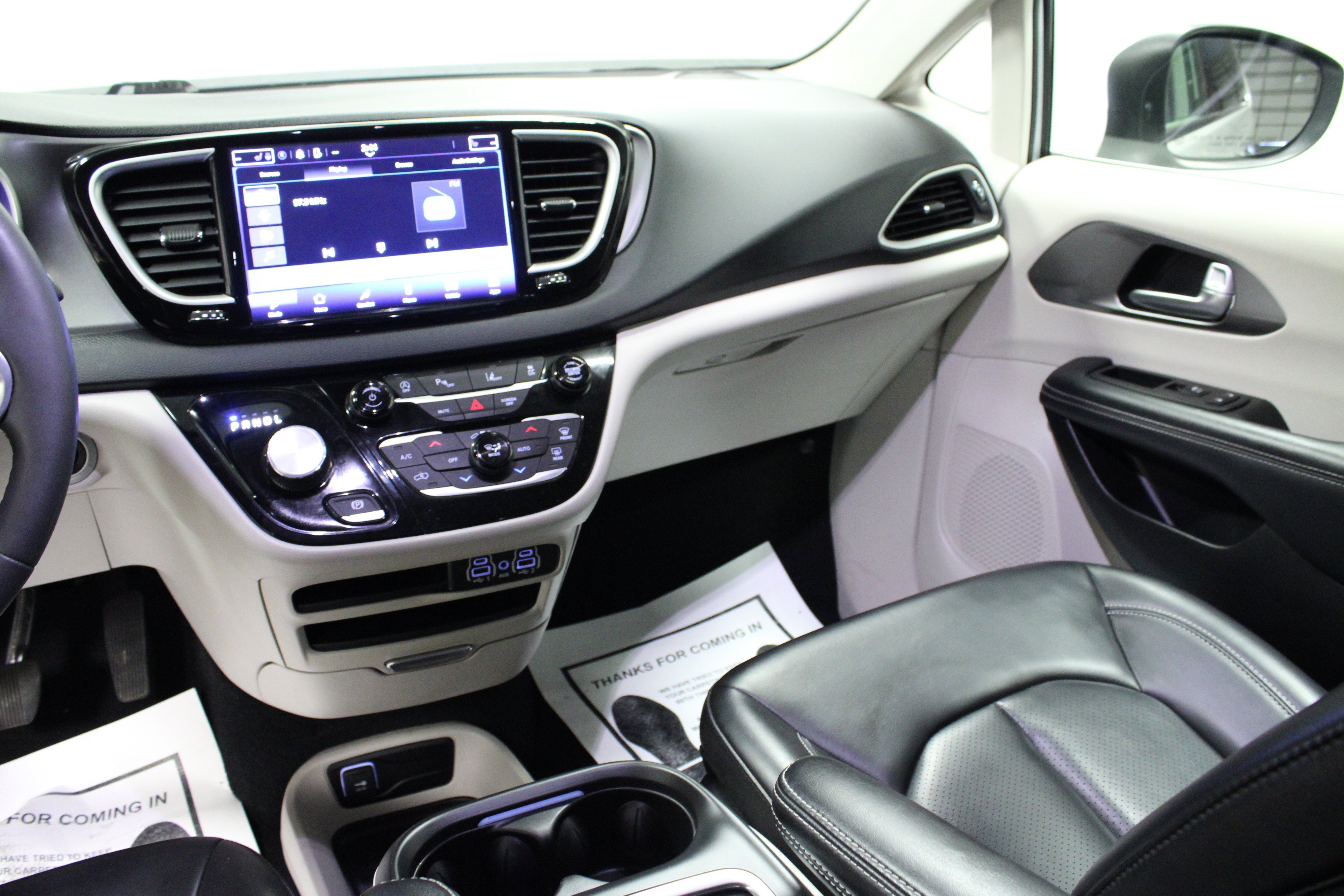 Used 2023 Chrysler Pacifica Touring-L FWD image 20