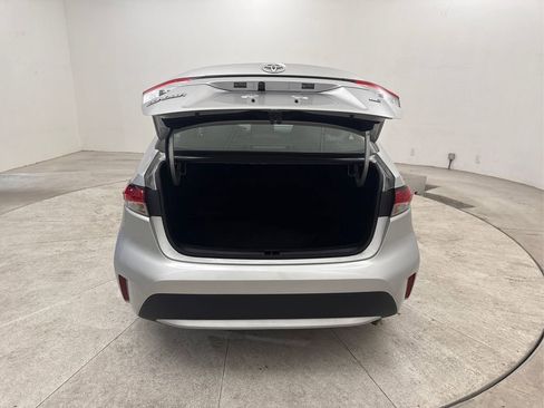 Used 2022 Toyota Corolla LE FWD image 25