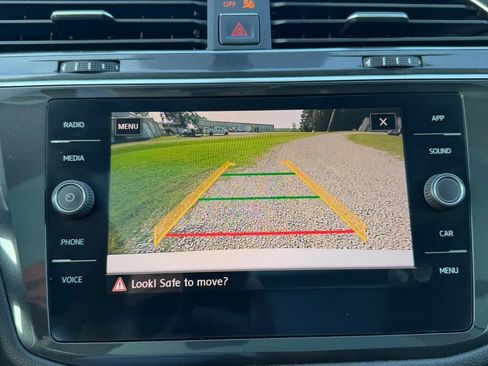 Used 2018 Volkswagen Tiguan SE w/ Panoramic Sunroof Package AWD/4WD image 16