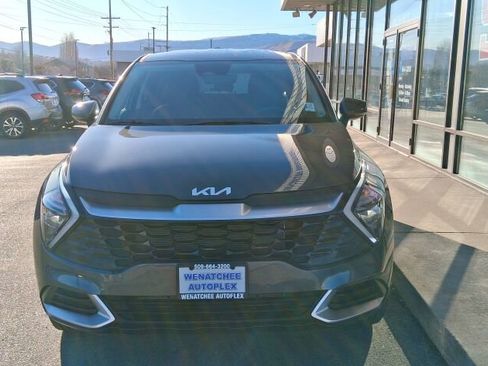 Used 2023 Kia Sportage LX image 3