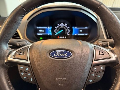 Used 2024 Ford Edge SEL image 11