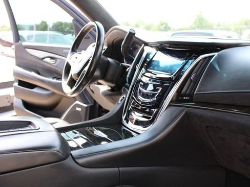 Used 2020 Cadillac Escalade ESV Platinum RWD image 55