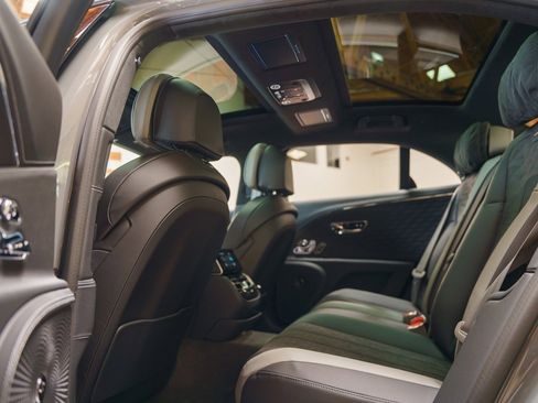 Used 2025 Bentley Flying Spur Speed image 11