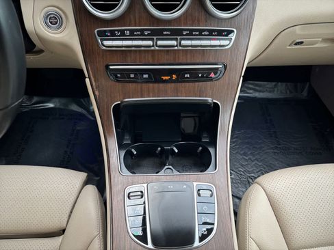 Used 2022 Mercedes-Benz GLC 300 4MATIC w/ Premium Package Lite image 17