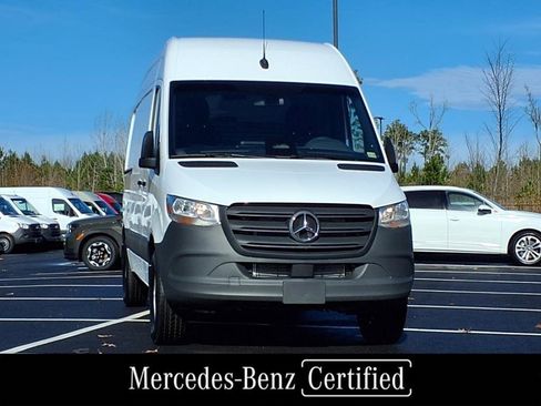 Used 2025 Mercedes-Benz Sprinter 2500 image 2
