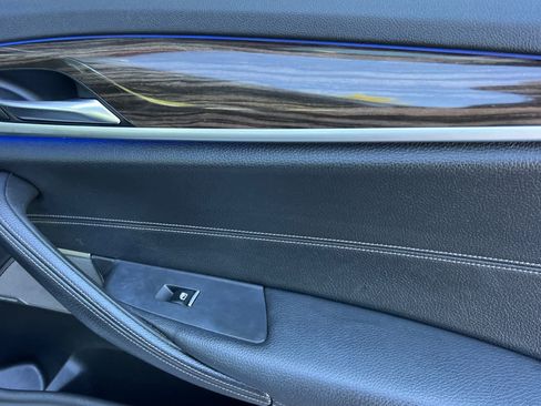 Used 2020 BMW 530i w/ Premium Package RWD image 18