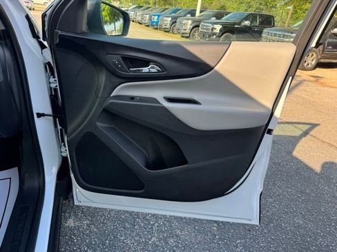 Used 2019 Chevrolet Equinox LS FWD image 10