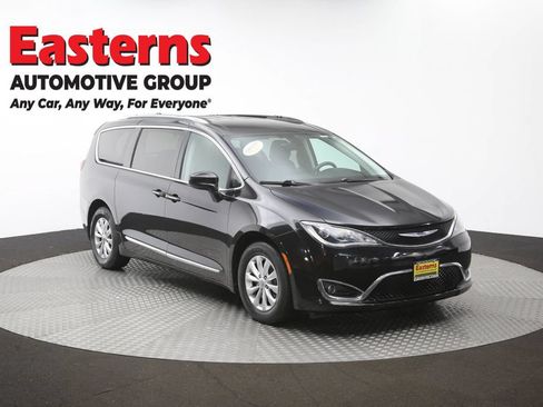 Used 2019 Chrysler Pacifica Touring-L FWD image 48