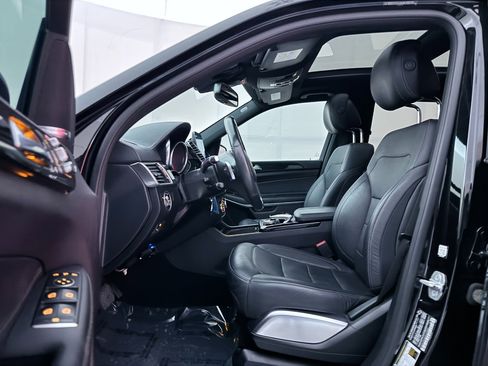 Used 2017 Mercedes-Benz GLS 550 4MATIC w/ Driver Assistance Package image 18