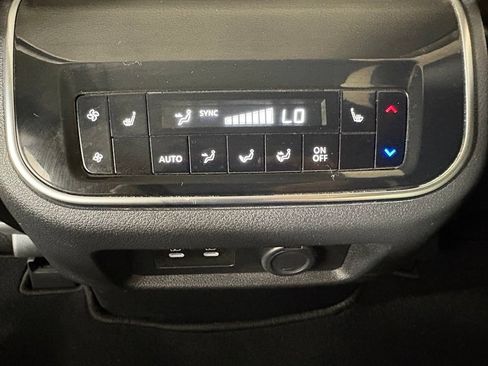 Used 2025 Nissan Armada Platinum Reserve AWD/4WD image 40
