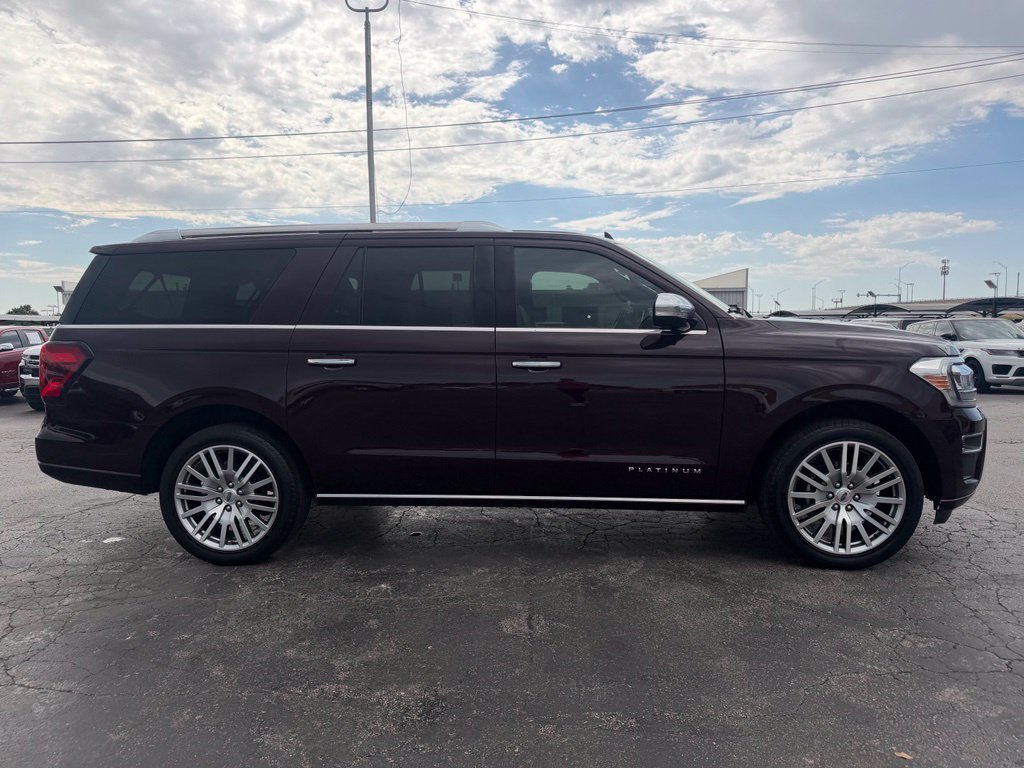 Used 2023 Ford Expedition Max Platinum AWD/4WD image 3