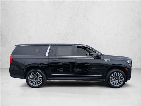 Used 2023 GMC Yukon XL Denali Ultimate AWD/4WD image 4